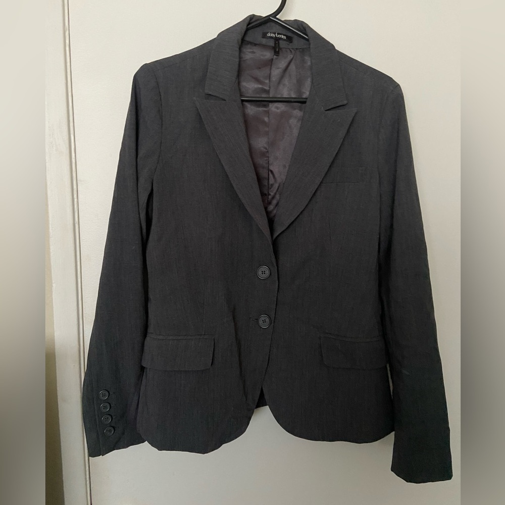 Daisy Fuentes gray blazer